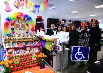 La Secretaría de Administración presenta altar de muertos en Torre Bicentenario