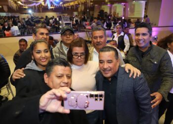 Celebran amigos y compañeros cumpleaños del Profesor Abelardo Ibarra