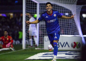 Cruz Azul triunfa 2-0 sobre Juárez y aún sueña con Play-In