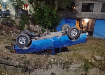 Vuelca camioneta en la Col. Horacio Terán de Cd. Victoria