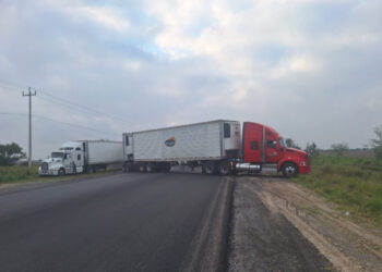 Hombres armados disparan contra dos pipas con combustible en San Fernando,Tamaulipas