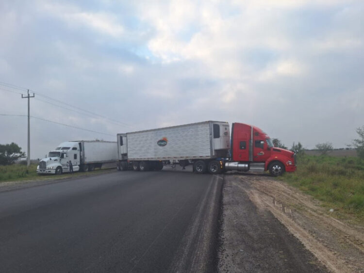 Hombres armados disparan contra dos pipas con combustible en San Fernando,Tamaulipas