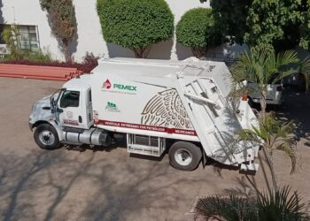 Dona PEMEX camión recolector de basura al Ayuntamiento de Victoria