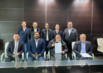 Gobierno del Estado recibe donación de terreno para parador turístico en Jiménez