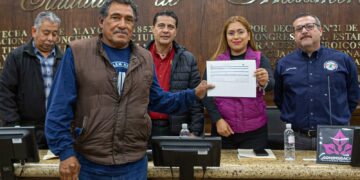 Entregan pólizas de seguros de vida a pescadores de Matamoros