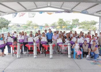 Entrega DIF Tamaulipas 30 estufas ecológicas en González