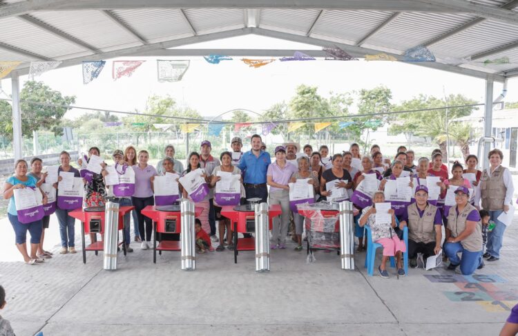 Entrega DIF Tamaulipas 30 estufas ecológicas en González