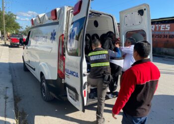 Conductor lesiona a mujer al chocar en las calles Coahuila y Eje Vial