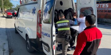 Conductor lesiona a mujer al chocar en las calles Coahuila y Eje Vial