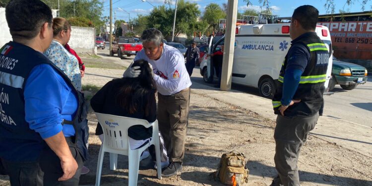 Conductor lesiona a mujer al chocar en las calles Coahuila y Eje Vial