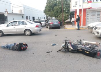 Automovilista ebrio embiste a motociclista en el crucero 6 y Berriozábal