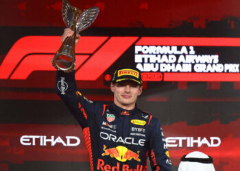 Verstappen triunfa en Abu Dhabi con nuevo récord; ‘Checo’ fue cuarto