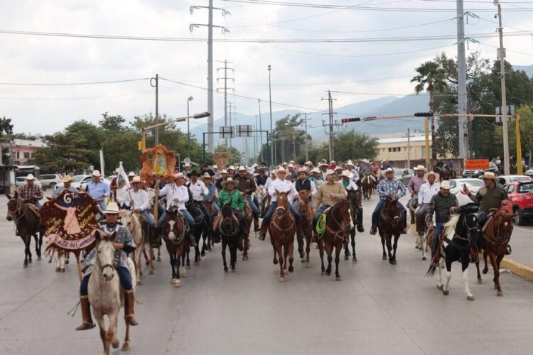 Presidente municipal de Victoria participa en cabalgata “Ruta del Cuerudo”.