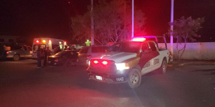 Borracho pega a 10 autos en Col. Libertad y termina loca huida “en panteón”