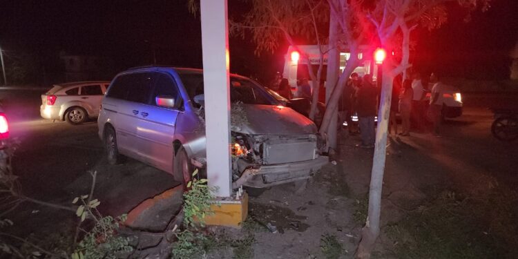 Borracho pega a 10 autos en Col. Libertad y termina loca huida “en panteón”