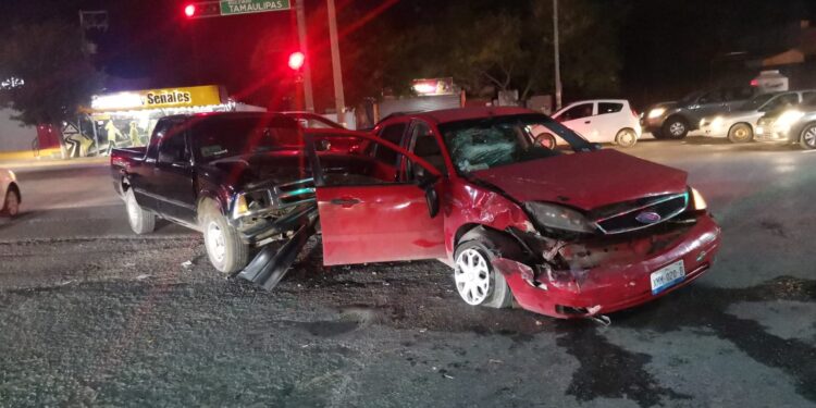 Borracho pega a 10 autos en Col. Libertad y termina loca huida “en panteón”