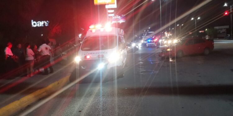 Borracho pega a 10 autos en Col. Libertad y termina loca huida “en panteón”