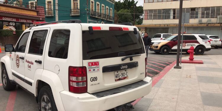 Retiran militares artefactos “explosivos” de jardinera del Casino Victorense, frente al Palacio de Gobierno