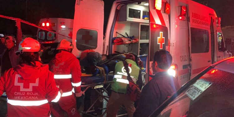 Familia herida al chocar miniauto contra tren carguero en Victoria; padre pierde brazo