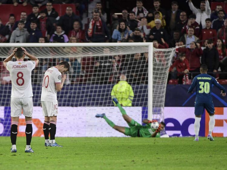 PSV de Holanda derrota 3-2 a Sevilla de España y ve de cerca los octavos de Champions League