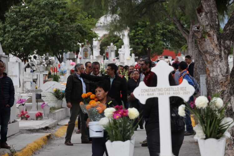 Supervisa alcalde el operativo de auxilio en panteones de Cd. Victoria