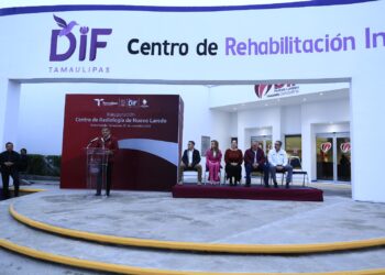 Inaugura Américo Villarreal Centro de Radiología y supervisa hospitales en Nuevo Laredo