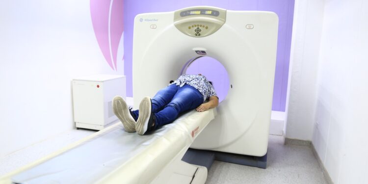 Inaugura Américo Villarreal Centro de Radiología y supervisa hospitales en Nuevo Laredo