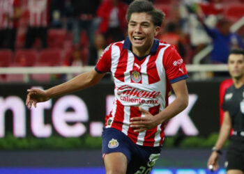 Chivas gana, 1-0 a Cruz Azul y consigue su boleto a Liguilla