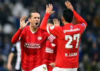 PSV golea  6-0 al Heracles Almelo y sigue de líder en Holanda