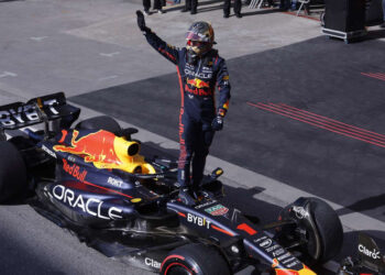 Max Verstappen triunfa en Brasil y ‘Checo’ es cuarto por milésimas
