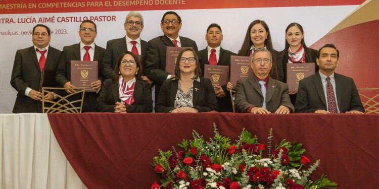Egresan licenciados y másteres del Centro de Actualización del Magisterio en Tamaulipas
