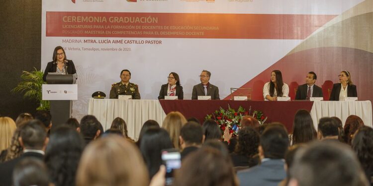 Egresan licenciados y másteres del Centro de Actualización del Magisterio en Tamaulipas