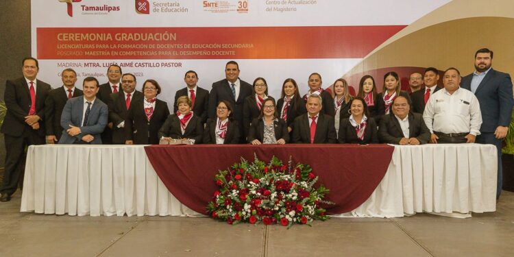 Egresan licenciados y másteres del Centro de Actualización del Magisterio en Tamaulipas