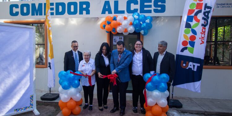 Celebra la UAMCEH UAT 52 años de formar profesionales de excelencia