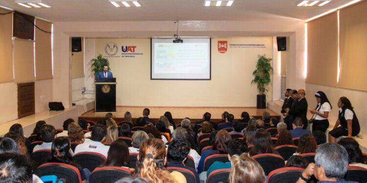 Celebra la UAMCEH UAT 52 años de formar profesionales de excelencia