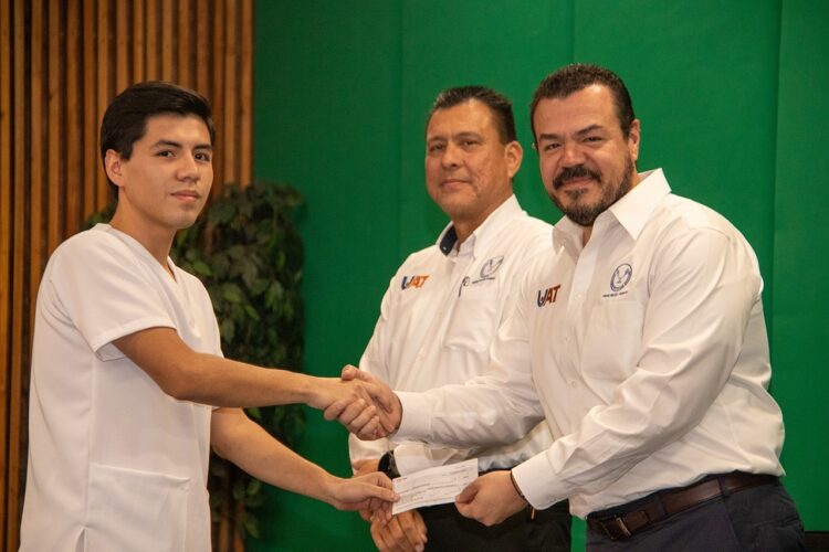 Apoya UAT superación escolar de hijos del personal docente sindicalizado