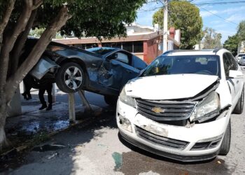 Fuerte encontronazo vehicular en el crucero 13 y Abasolo en Cd. Victoria