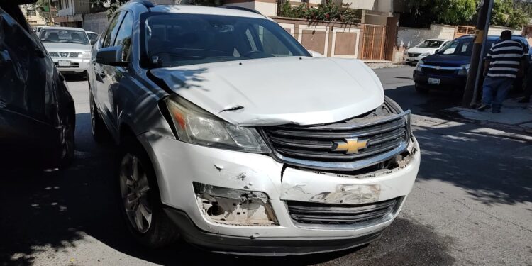 Fuerte encontronazo vehicular en el crucero 13 y Abasolo en Cd. Victoria