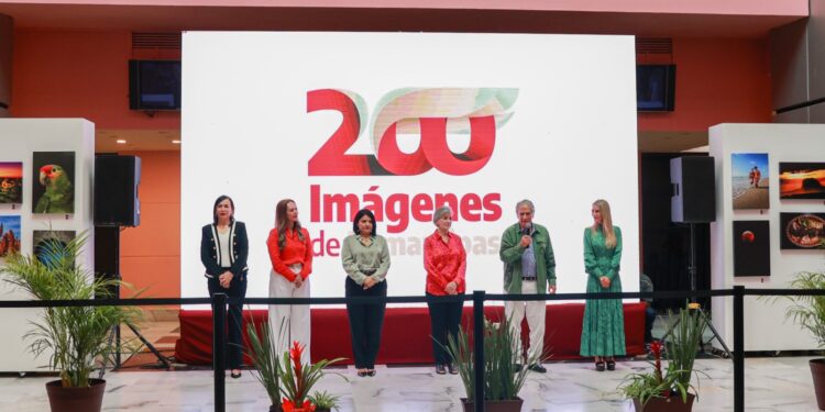 Inaugura María de Villarreal la exposición fotográfica “Cien imágenes”