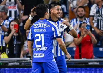 Rayados vence 3-0 a Santos y escala al segundo lugar general