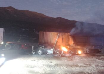 Se incendian dos tráileres en la carretera Victoria-San Luis Potosí