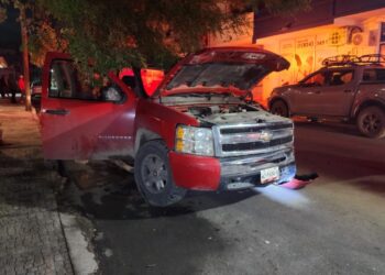 Terminan parranda tras chocar con poste de CFE