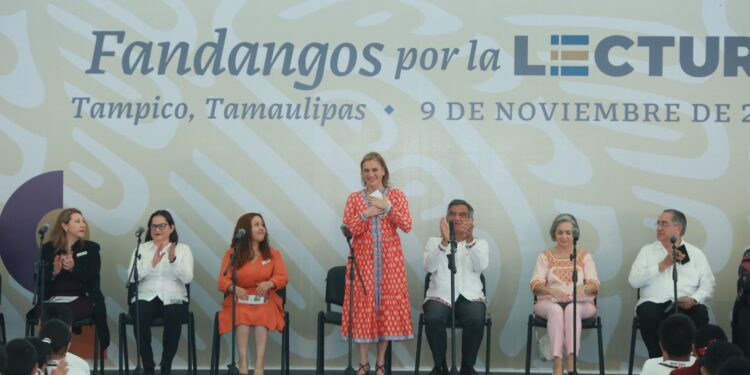 Leer para fortalecer la transformación, pide Américo Villarreal a estudiantes