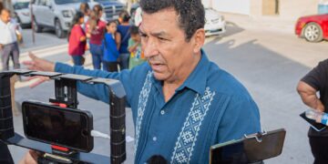 Gestionará Mario López, recursos para reparar drenaje sanitario en Matamoros