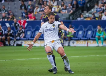 ‘Chicharito’ negocia un posible regreso a Chivas con condiciones especiales