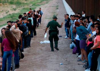 Más de 380 mil migrantes deportados por Estados Unidos en siete meses