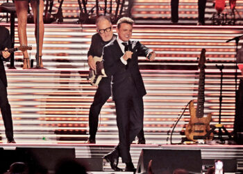 Luis Miguel deslumbra a regios en el inicio de su gira por México