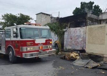 Anciano se quema al incendiarse su casa