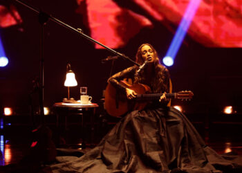 Natalia Lafourcade deslumbra en su concierto en Monterrey con la gira “De todas las flores”