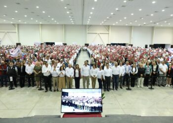 Entrega gobernador escrituras a 1,500 familias